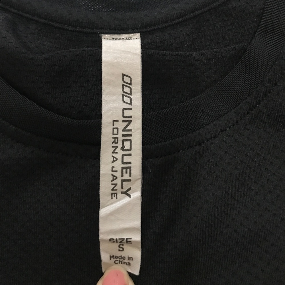 Uniquely Lorna Jane workout top - Picture 4 of 8